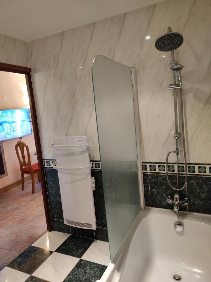 Hostellerie Les Hauts De Sainte Maure Bagian luar foto