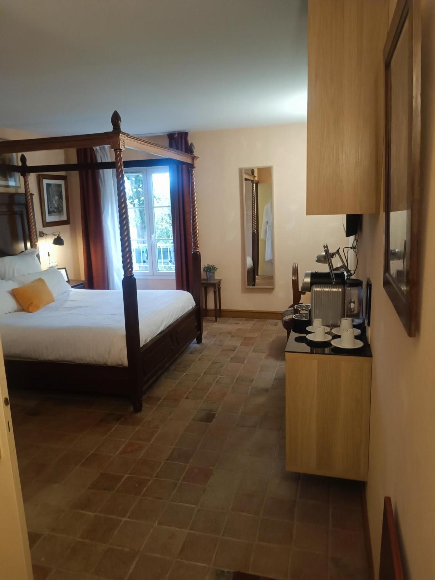 Hostellerie Les Hauts De Sainte Maure Bagian luar foto
